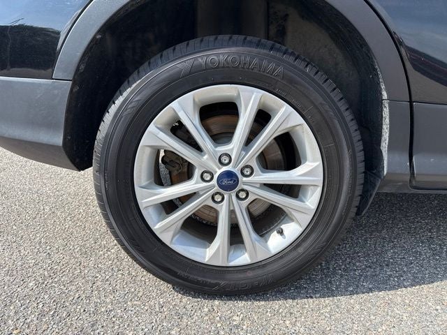 Used 2018 Ford Escape SE with VIN 1FMCU9GDXJUB51187 for sale in Mankato, Minnesota