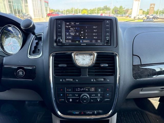 2015 Chrysler Town & Country Touring-L