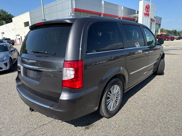 2015 Chrysler Town & Country Touring-L