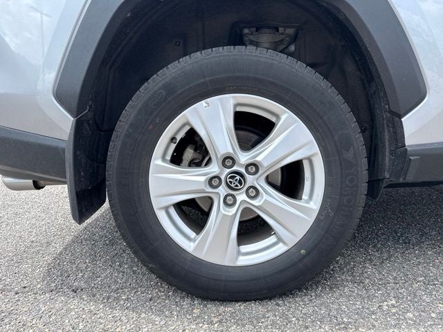 Used 2021 Toyota RAV4 XLE with VIN 2T3P1RFV5MC152880 for sale in Mankato, Minnesota
