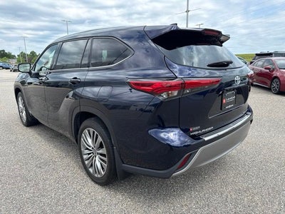 2023 Toyota Highlander Hybrid Platinum