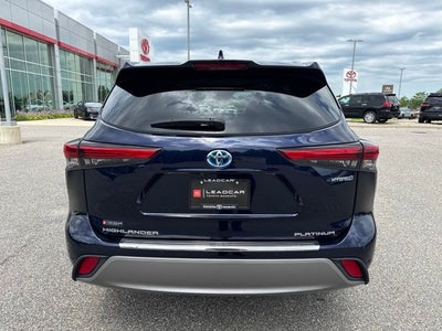 2023 Toyota Highlander Hybrid Platinum