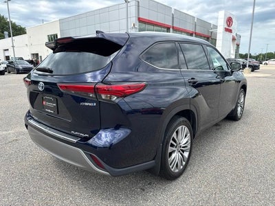 2023 Toyota Highlander Hybrid Platinum