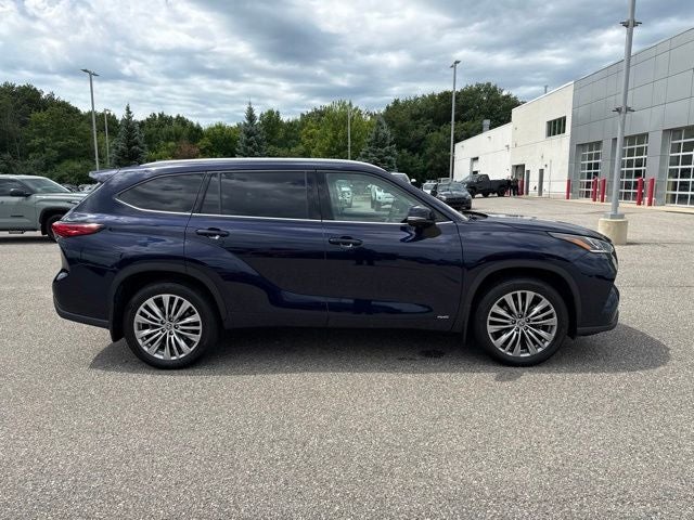 2023 Toyota Highlander Hybrid Platinum