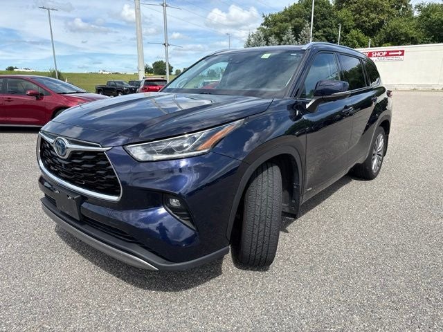 Used 2023 Toyota Highlander Platinum with VIN 5TDEBRCH2PS121951 for sale in Mankato, Minnesota