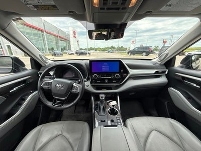 2023 Toyota Highlander Hybrid Platinum