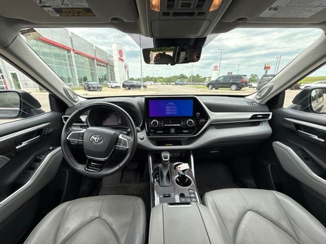 2023 Toyota Highlander Hybrid Platinum