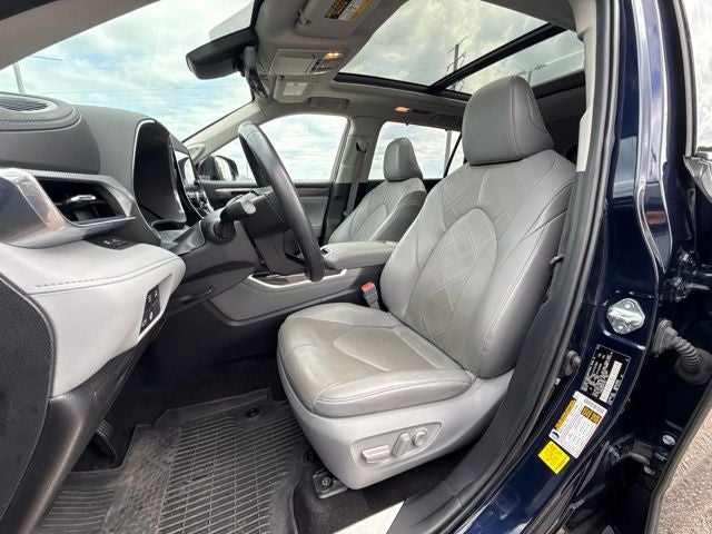 2023 Toyota Highlander Hybrid Platinum