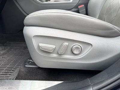 2023 Toyota Highlander Hybrid Platinum