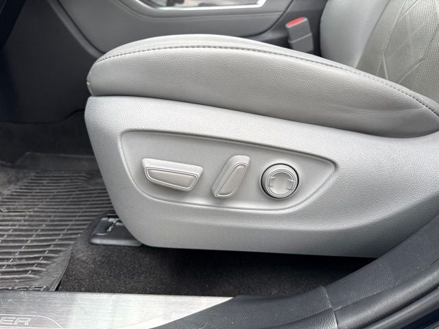 2023 Toyota Highlander Hybrid Platinum
