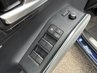 2023 Toyota Highlander Hybrid Platinum
