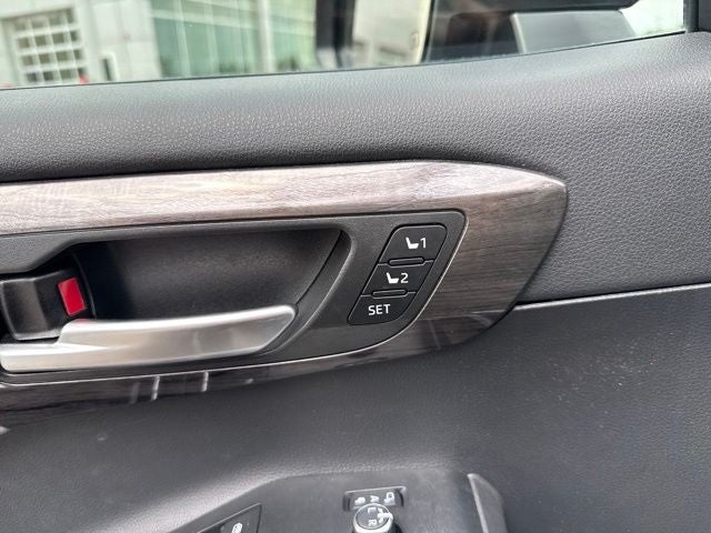 2023 Toyota Highlander Hybrid Platinum