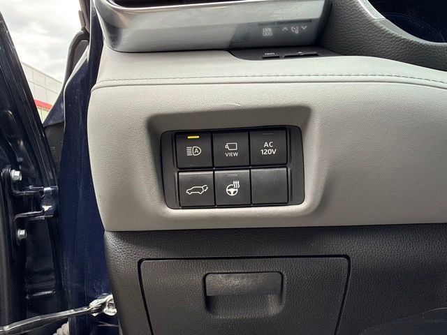 2023 Toyota Highlander Hybrid Platinum