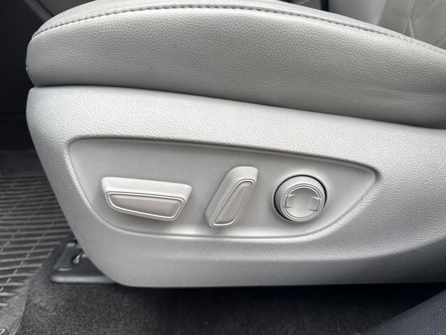 2023 Toyota Highlander Hybrid Platinum