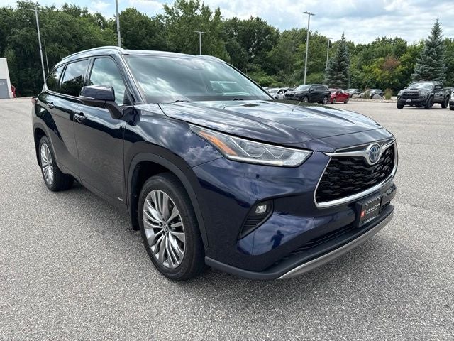 2023 Toyota Highlander Hybrid Platinum