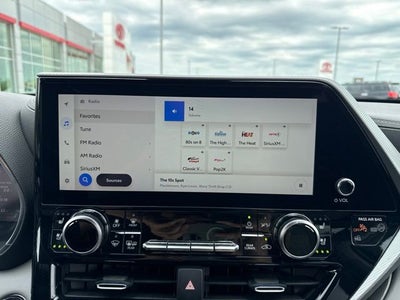 2023 Toyota Highlander Hybrid Platinum