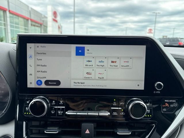 2023 Toyota Highlander Hybrid Platinum