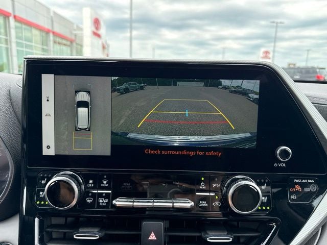 2023 Toyota Highlander Hybrid Platinum
