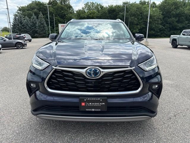 2023 Toyota Highlander Hybrid Platinum