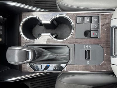 2023 Toyota Highlander Hybrid Platinum