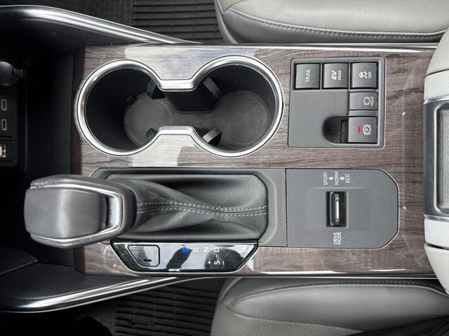 2023 Toyota Highlander Hybrid Platinum