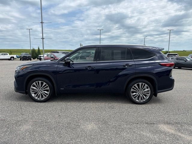 2023 Toyota Highlander Hybrid Platinum