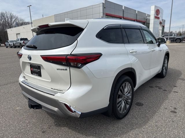 2021 Toyota Highlander Hybrid Platinum