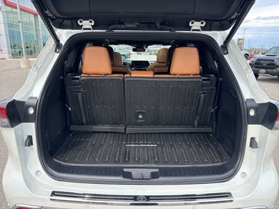 2021 Toyota Highlander Hybrid Platinum