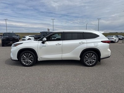 2021 Toyota Highlander Hybrid Platinum