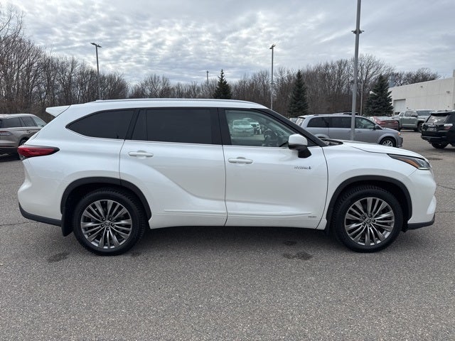 2021 Toyota Highlander Hybrid Platinum