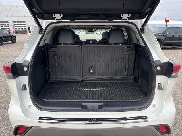 2021 Toyota Highlander Hybrid Platinum