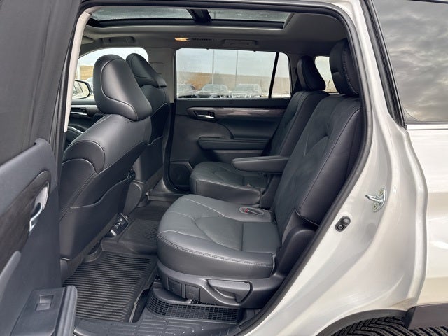 2021 Toyota Highlander Hybrid Platinum