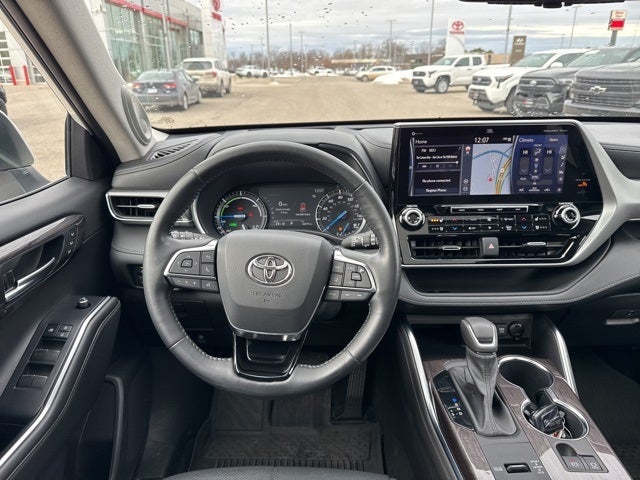 2021 Toyota Highlander Hybrid Platinum