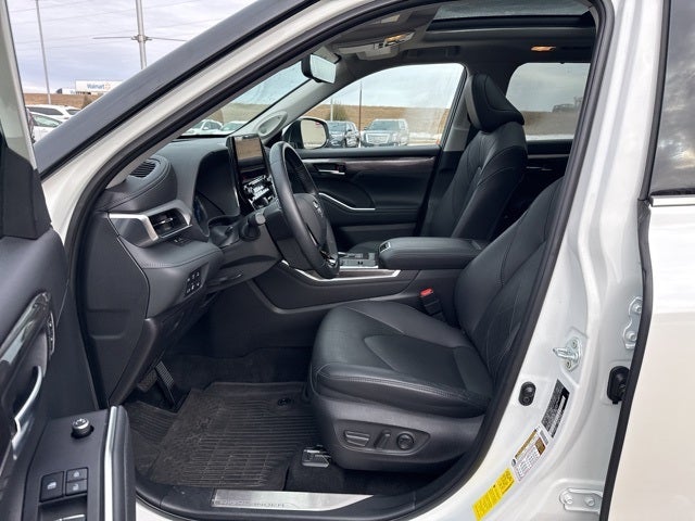 2021 Toyota Highlander Hybrid Platinum