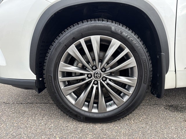 2021 Toyota Highlander Hybrid Platinum