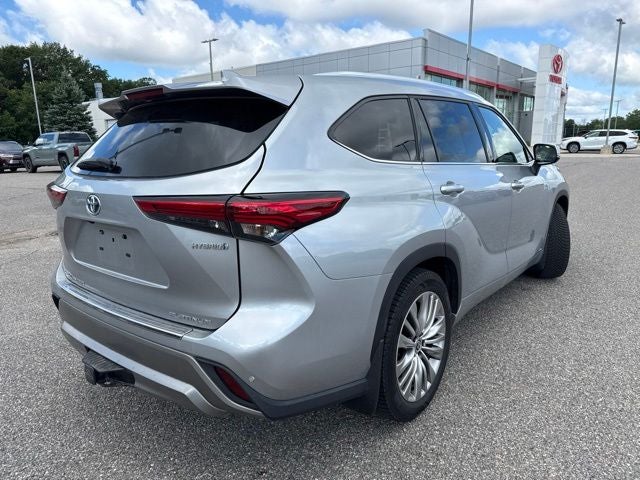 Used 2022 Toyota Highlander Platinum with VIN 5TDEBRCH8NS089827 for sale in Mankato, Minnesota