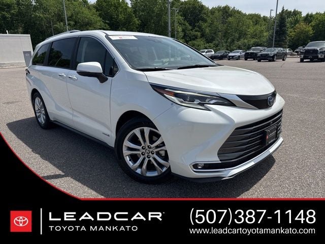 2021 Toyota Sienna Platinum 7-Passenger Hybrid FWD's photo