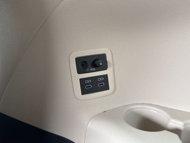 2025 Toyota Sienna Platinum 7 Passenger