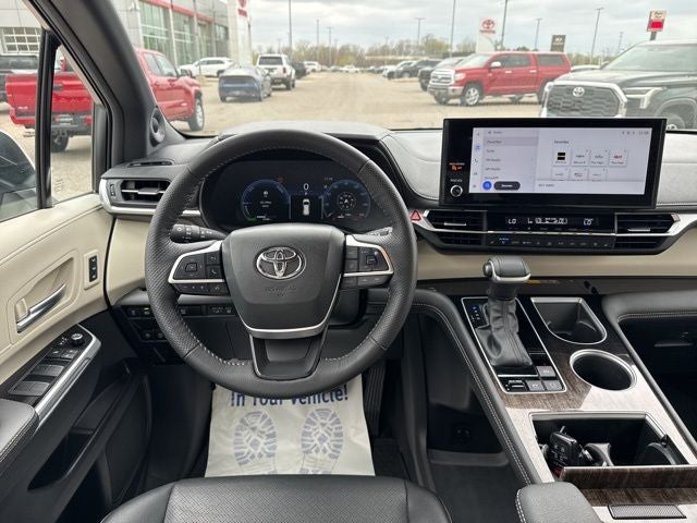 2025 Toyota Sienna Platinum 7 Passenger