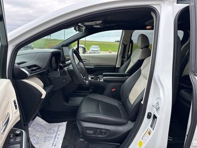 2025 Toyota Sienna Platinum 7 Passenger