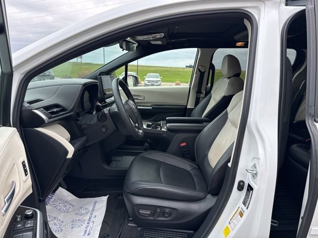 2025 Toyota Sienna Platinum 7 Passenger