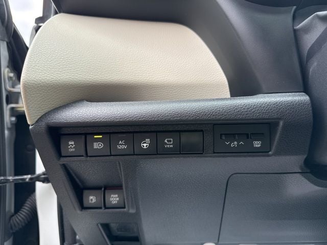 2025 Toyota Sienna Platinum 7 Passenger