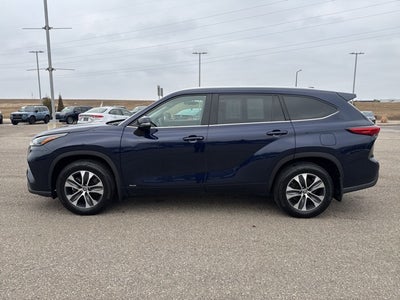 2022 Toyota Highlander Hybrid XLE