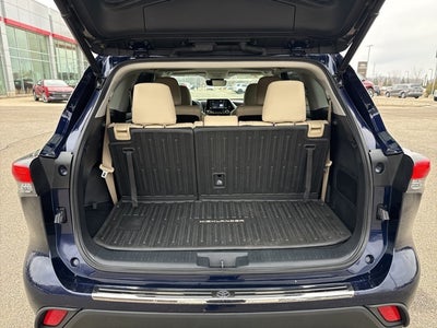 2022 Toyota Highlander Hybrid XLE