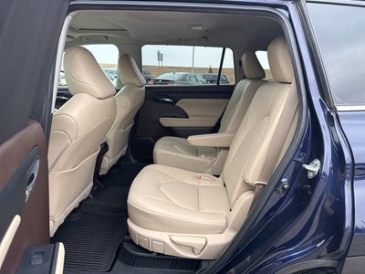 2022 Toyota Highlander Hybrid XLE