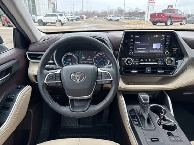 2022 Toyota Highlander Hybrid XLE