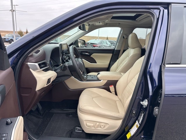 2022 Toyota Highlander Hybrid XLE