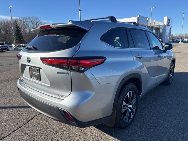 2022 Toyota Highlander Hybrid XLE