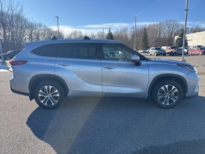 2022 Toyota Highlander Hybrid XLE