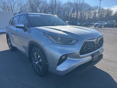 2022 Toyota Highlander Hybrid XLE